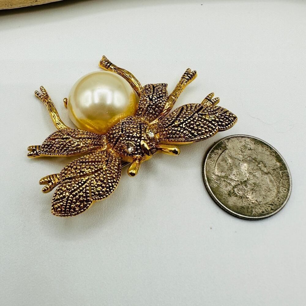 Vintage Gold, Pearl & Rhinestone Bee Insect Brooch Pin - Picture 7 of 9